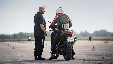 Trainings ασφάλειας οδήγησης με το FUEL FOR LIFE και την BMW Motorrad